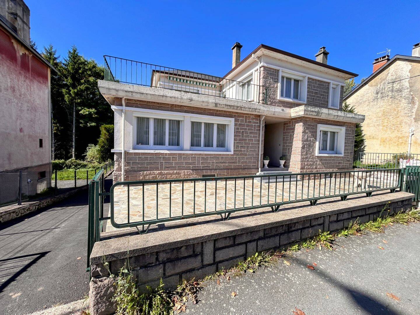 Maison 6 pièces 141 m² · à Ussel · 141 m² · 327 050 €