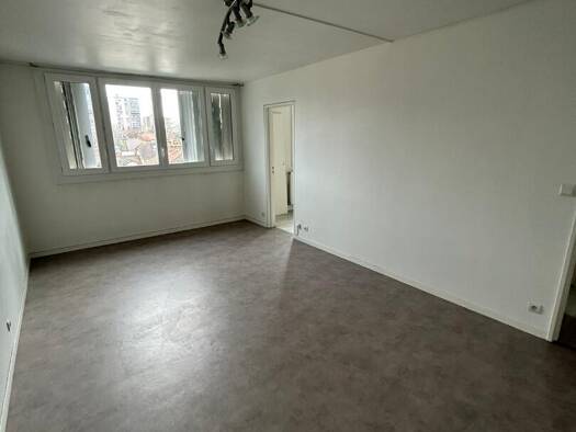 Appartement à louer 655 € 2 pièces 1 chambre 46 m² Étage 3/4 Jardins Compiègne 60200