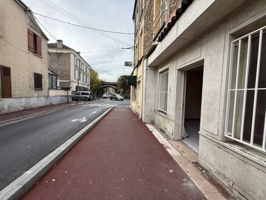 Local d'activités à vendre 94 500 € 43 m² d'espace de stockage Centre Essonnes-Robinson Corbeil-Essonnes 91100
