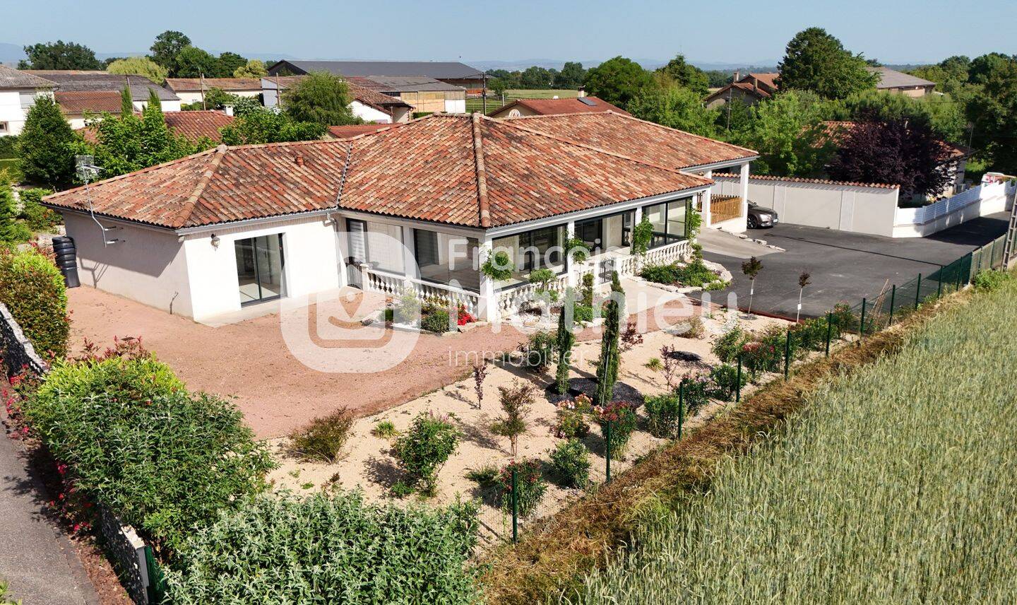 Maison T5 de plain-pied d'environ 170m² avec garage double, terr