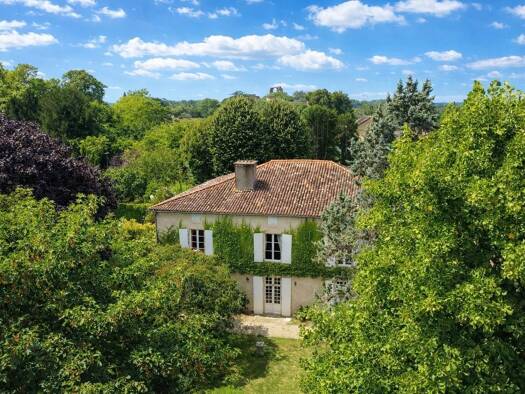 Demeure à vendre 615 000 € 12 pièces 6 chambres 500 m² 5 714 m² de terrain Fontenay-le-Comte 85200