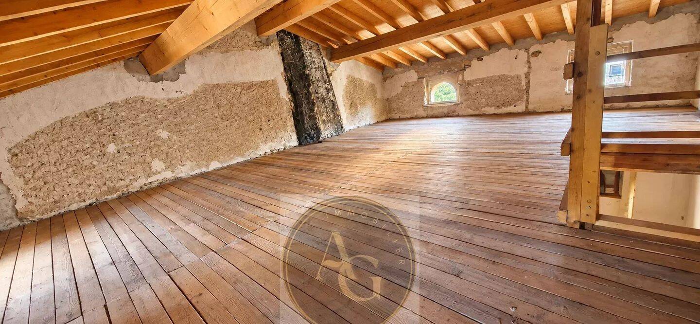 Appartement 140 m² · à Villespy · 140 m² · 72 000 €