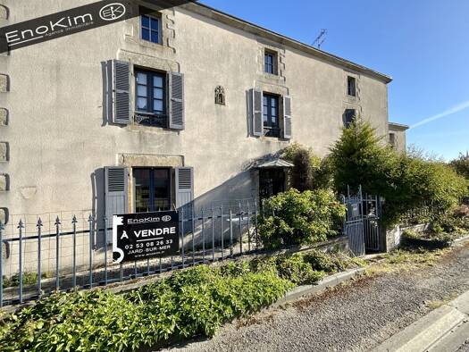 Maison à vendre 304 000 € 8 pièces 6 chambres 300 m² 2 000 m² de terrain Le Poiré-sur-Vie 85170