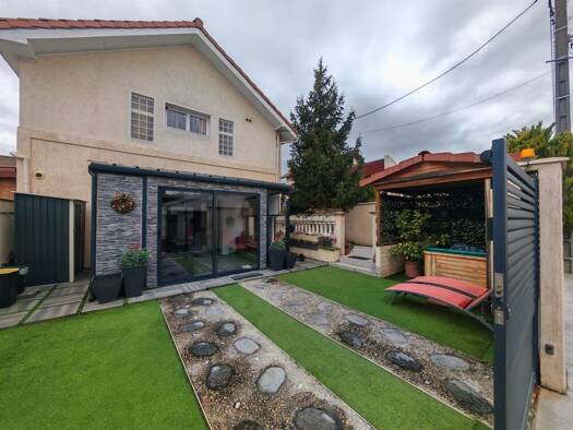 Maison à vendre 315 000 € 4 pièces 2 chambres 90 m² 166 m² de terrain Le Pont des Planches-Quartiers Est Vaulx-en-Velin 69120