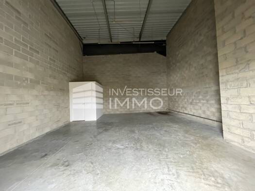 Local d'activités à vendre 210 000 € 98,1 m² d'espace de stockage Saint-Fargeau-Ponthierry 77310