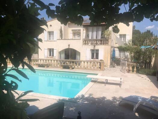 Maison à vendre 849 000 € 7 pièces 6 chambres Charleval 13350