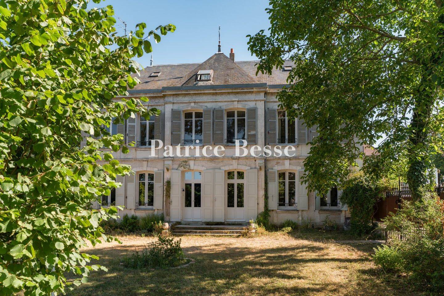 Maison 10 pièces 466 m² · à Saint-Fargeau · 466 m² · 577 500 €