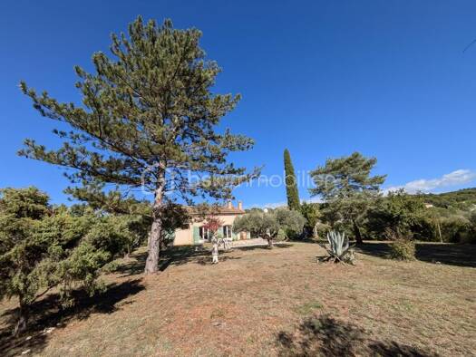 Maison à vendre 580 000 € 6 pièces 4 chambres 208 m² 6 570 m² de terrain Salernes 83690