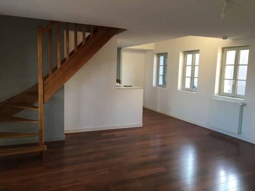 Appartement à louer 962 € 4 pièces 3 chambres 94,4 m² 2ème étage Poitiers 86000