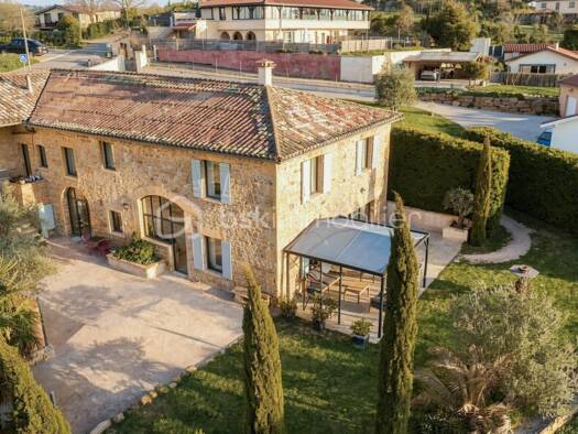 Ferme à vendre 795 000 € 15 pièces 6 chambres 275 m² 1 048 m² de terrain Saint-Jean-des-Vignes 69380