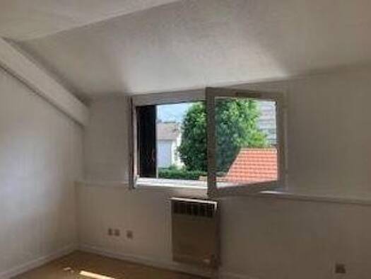Appartement à louer - logement étudiant 330 € 1 pièce 18 m² 2ème étage Pau 64000