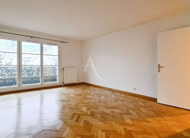 Appartement à vendre 445 000 € 3 pièces 2<br/>chambres 65 m²<br/>superficie 5/6<br/>étage Faubourg de l'Arche Courbevoie 92400