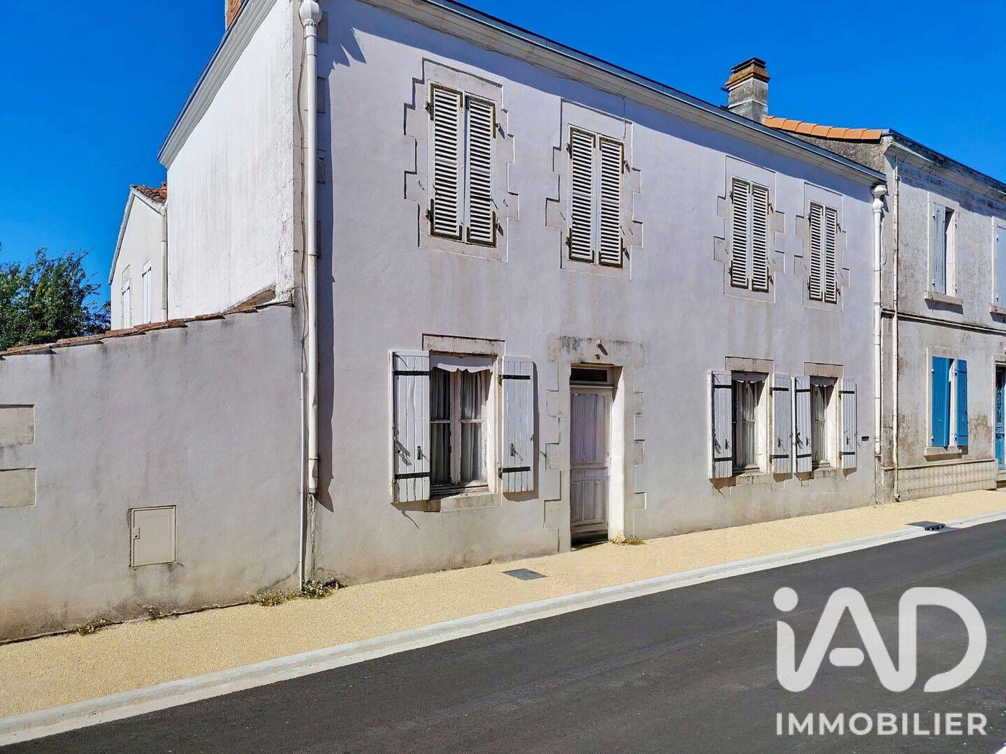 Maison 4 pièces 126 m² · à Andilly · 126 m² · 150 000 €