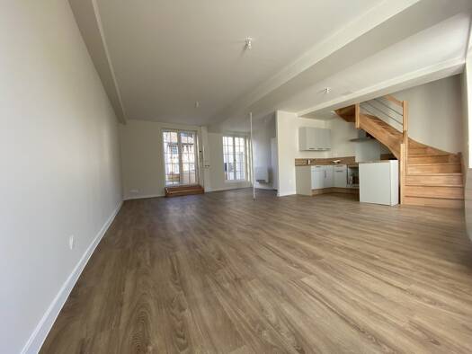 Appartement à louer 845 € 4 pièces 3 chambres 87,9 m² RDC Dreux 28100