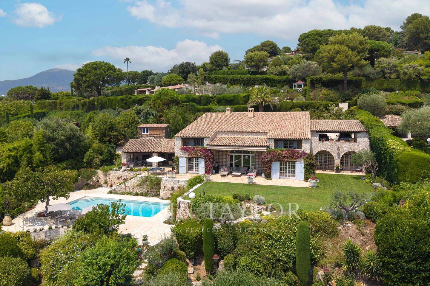 Maison 10 pièces 318 m² · à La Colle-sur-Loup · 317,8 m² · 5 900 000 €