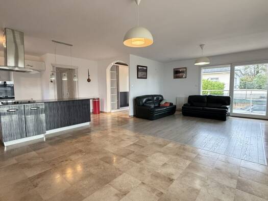 Maison de plain-pied en viager 116 800 € 6 pièces 4 chambres 165 m² 930 m² de terrain Le Vernet 03200