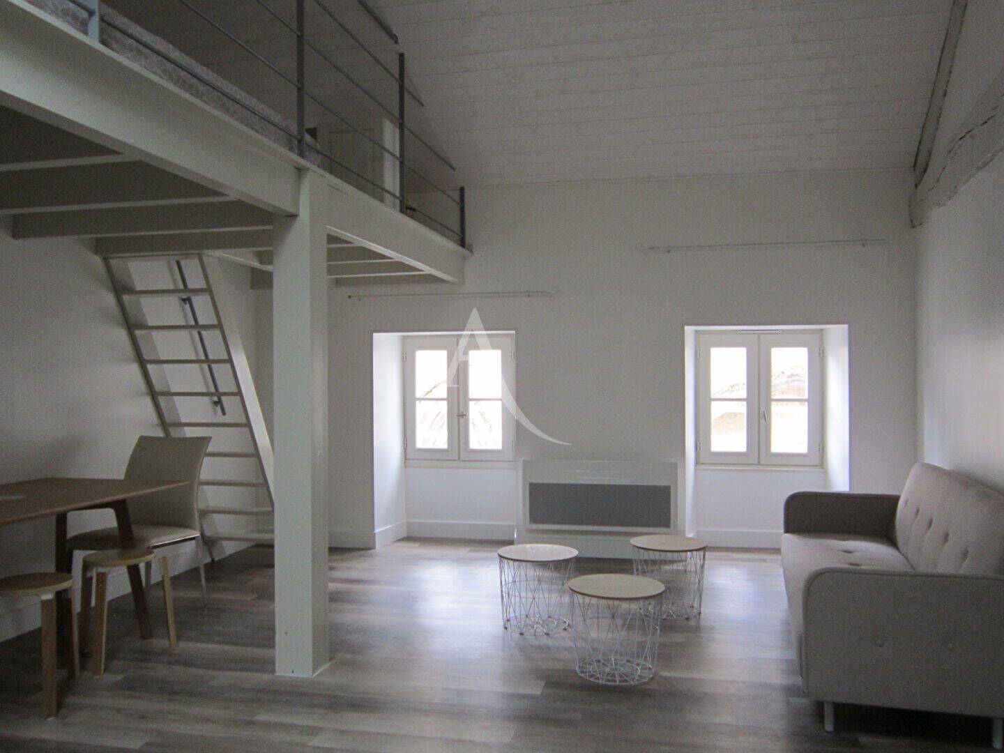 Appartement 1 pièce 29 m² · à Fontenay-le-Comte · 28,6 m² · 430 €