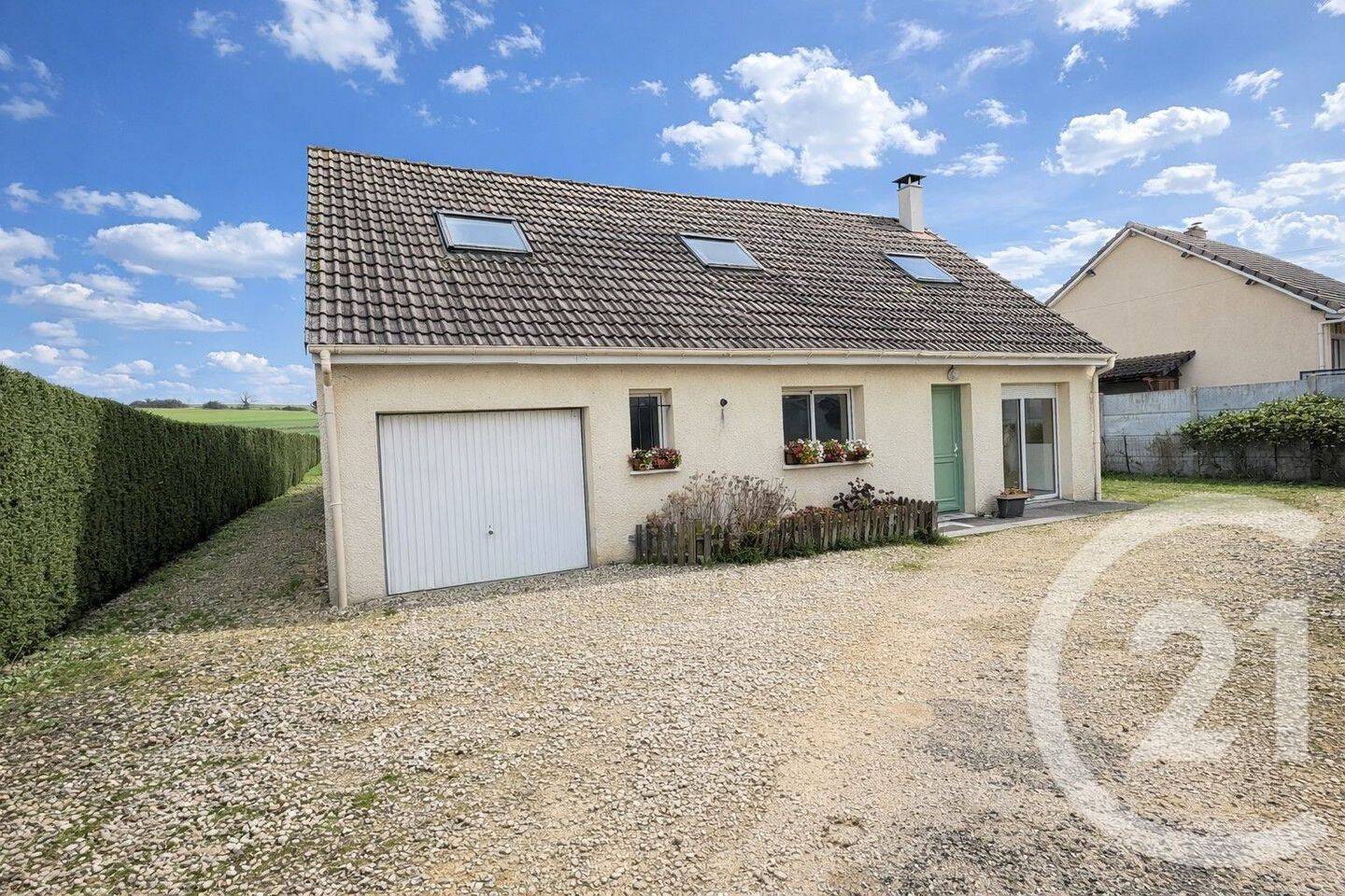 Maison 9 pièces 199 m² · à Oulins · 198,5 m² · 295 000 €