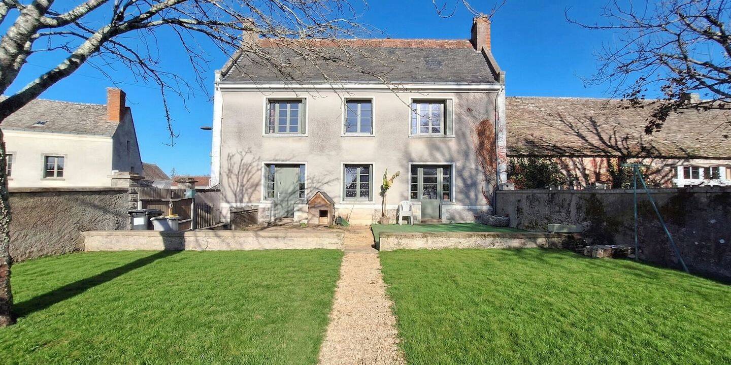 Maison 6 pièces 125 m² · à Avrillé-les-Ponceaux · 124,8 m² · 189 500 €