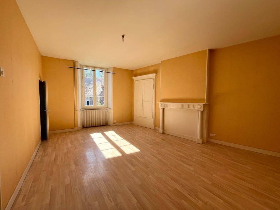 Appartement 3 pièces 72 m² · à Saint-Yrieix-la-Perche · 71,6 m² · 510 €/mois