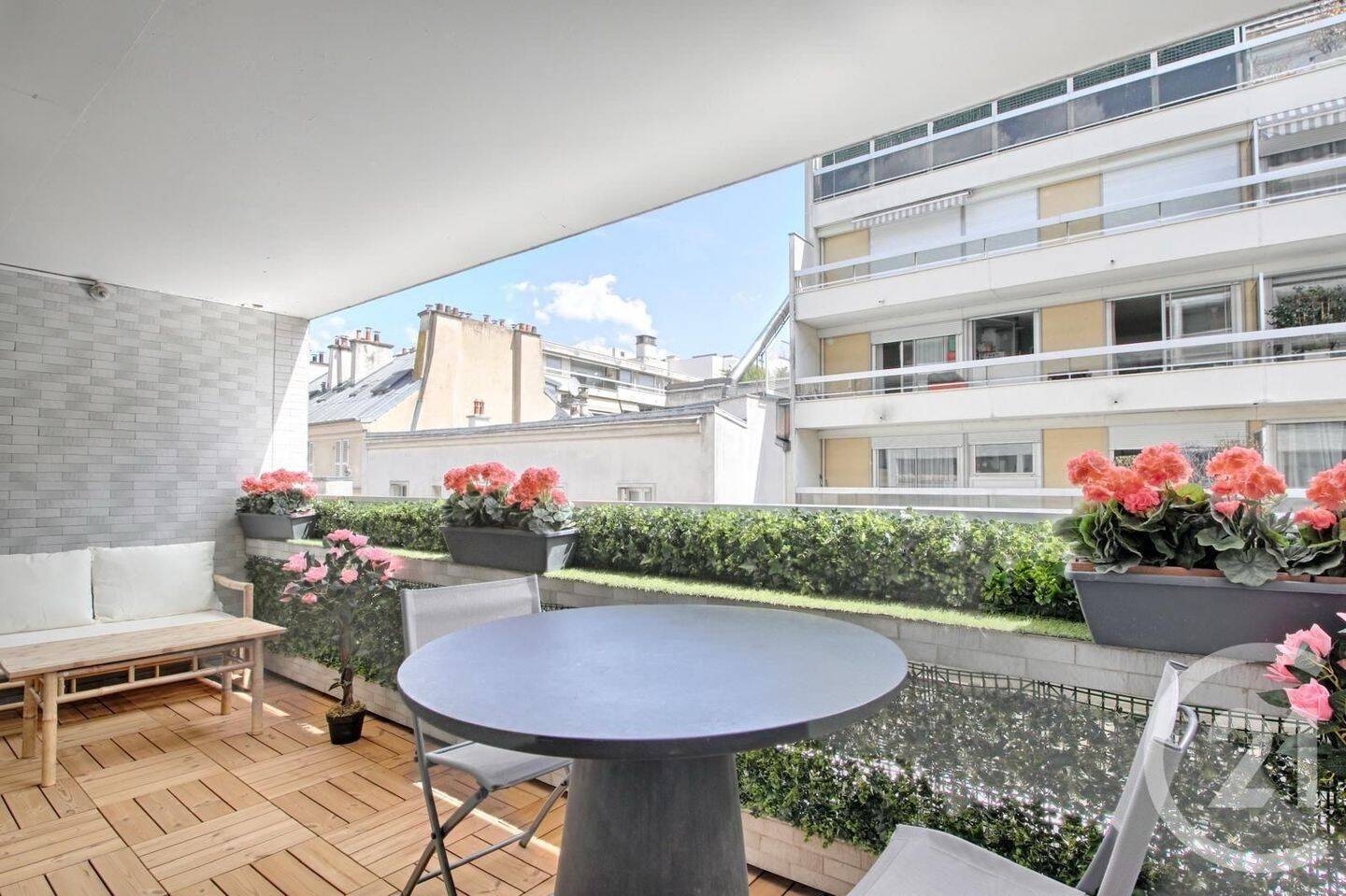 Appartement 3 pièces 71 m² · à Paris 7ème Arrondissement · 71 m² · 1 040 000 €