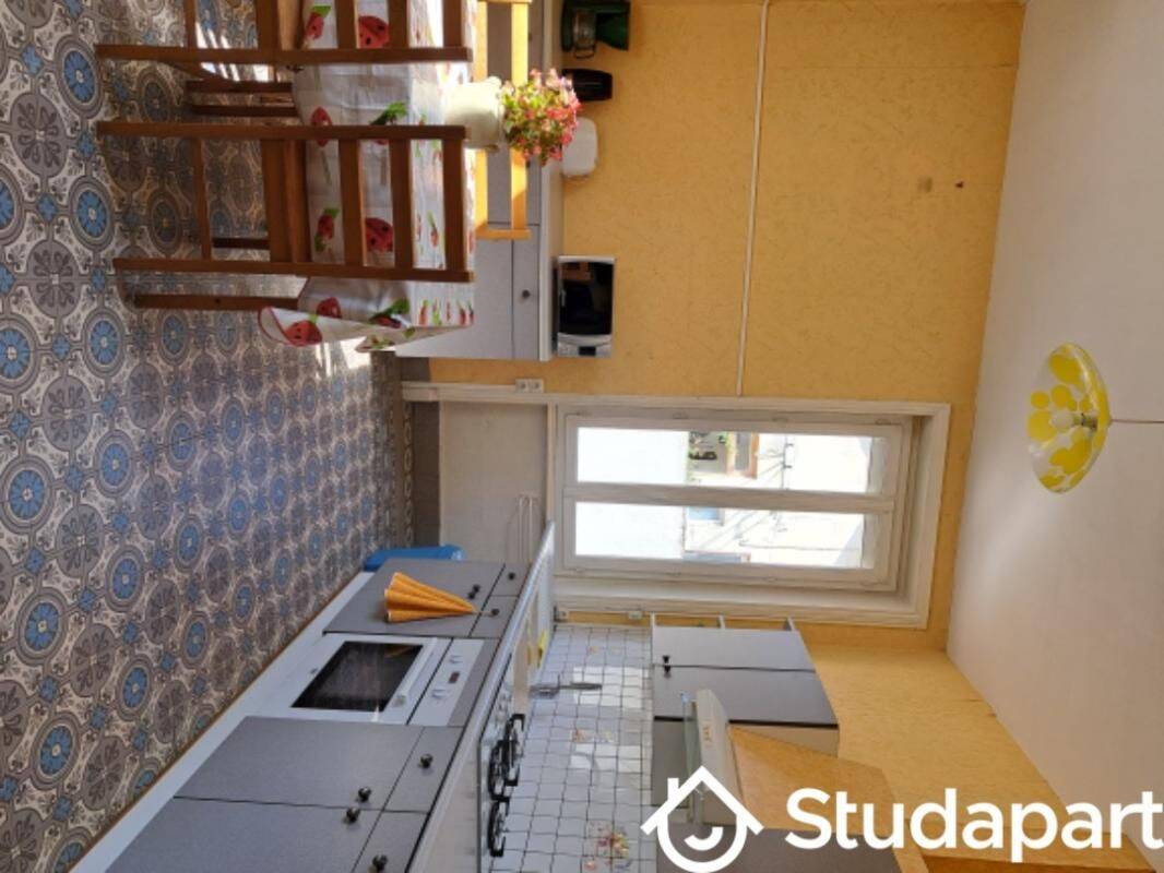 1 pièce 15 m² · à Roanne · 15 m² · 375 €