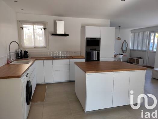 Maison à vendre 349 000 € 6 pièces 4 chambres 130 m² 697 m² de terrain Saint-Laurent-Médoc 33112