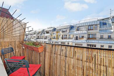 Appartement à vendre 365 000 € 2 pièces 1 chambre 32 m² Sous le toit, Étage 7/7 Aligre-Gare de Lyon Paris 12ème 75012