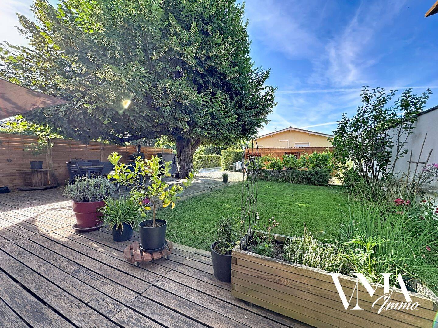 Maison 9 pièces 245 m² · à Chazay-d'Azergues · 245 m² · 599 000 €