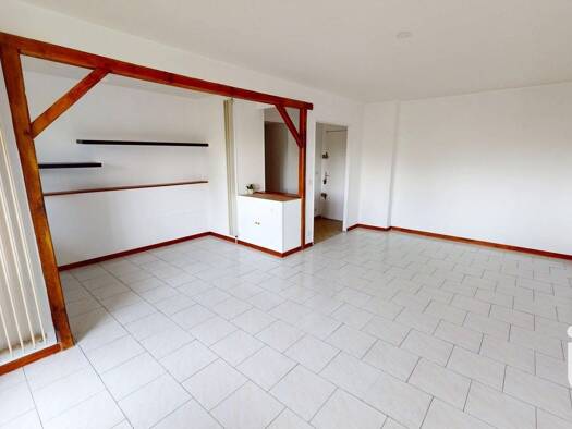 Appartement à vendre 169 000 € 5 pièces 3 chambres 99 m² Étage 3/3 Bois de Marche-Marais Le Mée-sur-Seine 77350