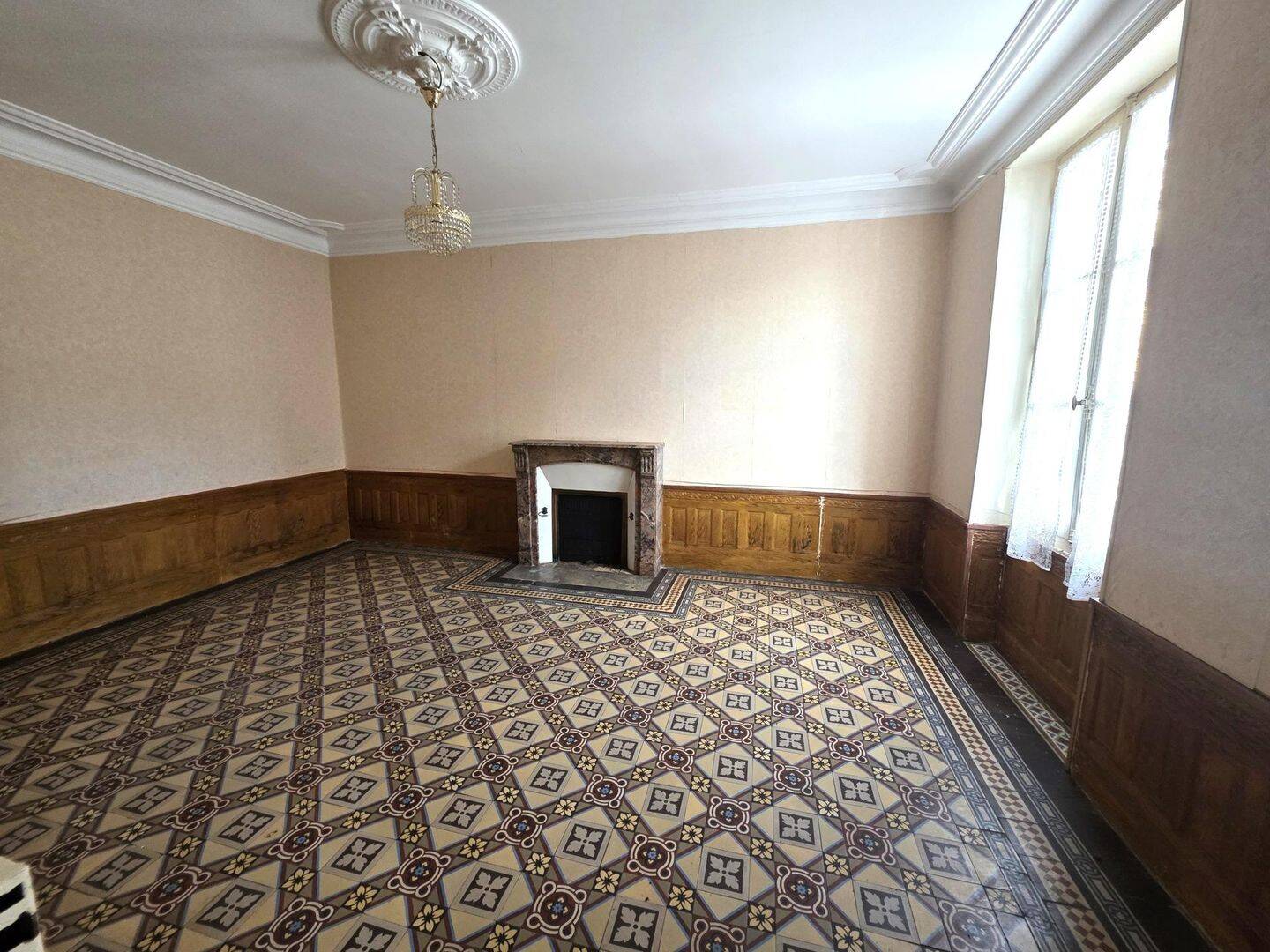 Maison 6 pièces 150 m² · à Baugé-en-Anjou · 150 m² · 76 000 €