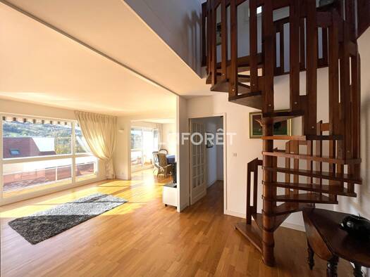 Duplex à vendre 195 000 € 3 pièces 2 chambres 96 m² Étage 7/7 Les Mouillères Lons-le-Saunier 39000