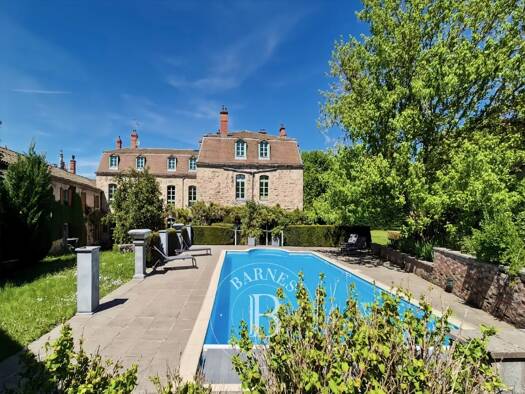 Maison à vendre 925 000 € 24 pièces 11 chambres 933 m² 2 952 m² de terrain Sud Ambert 63600