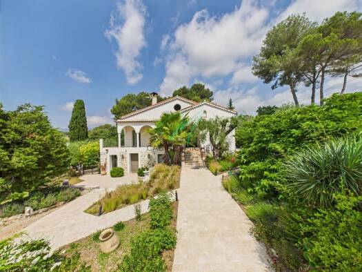 Maison à vendre 2 890 000 € 17 pièces 9 chambres 438,7 m² 3 590 m² de terrain Nord Roquefort-les-Pins 06330