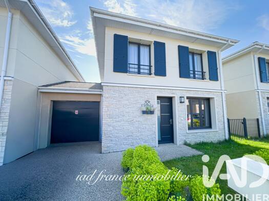 Maison à vendre 429 000 € 6 pièces 4 chambres 95 m² 253 m² de terrain Le Village Élancourt 78990