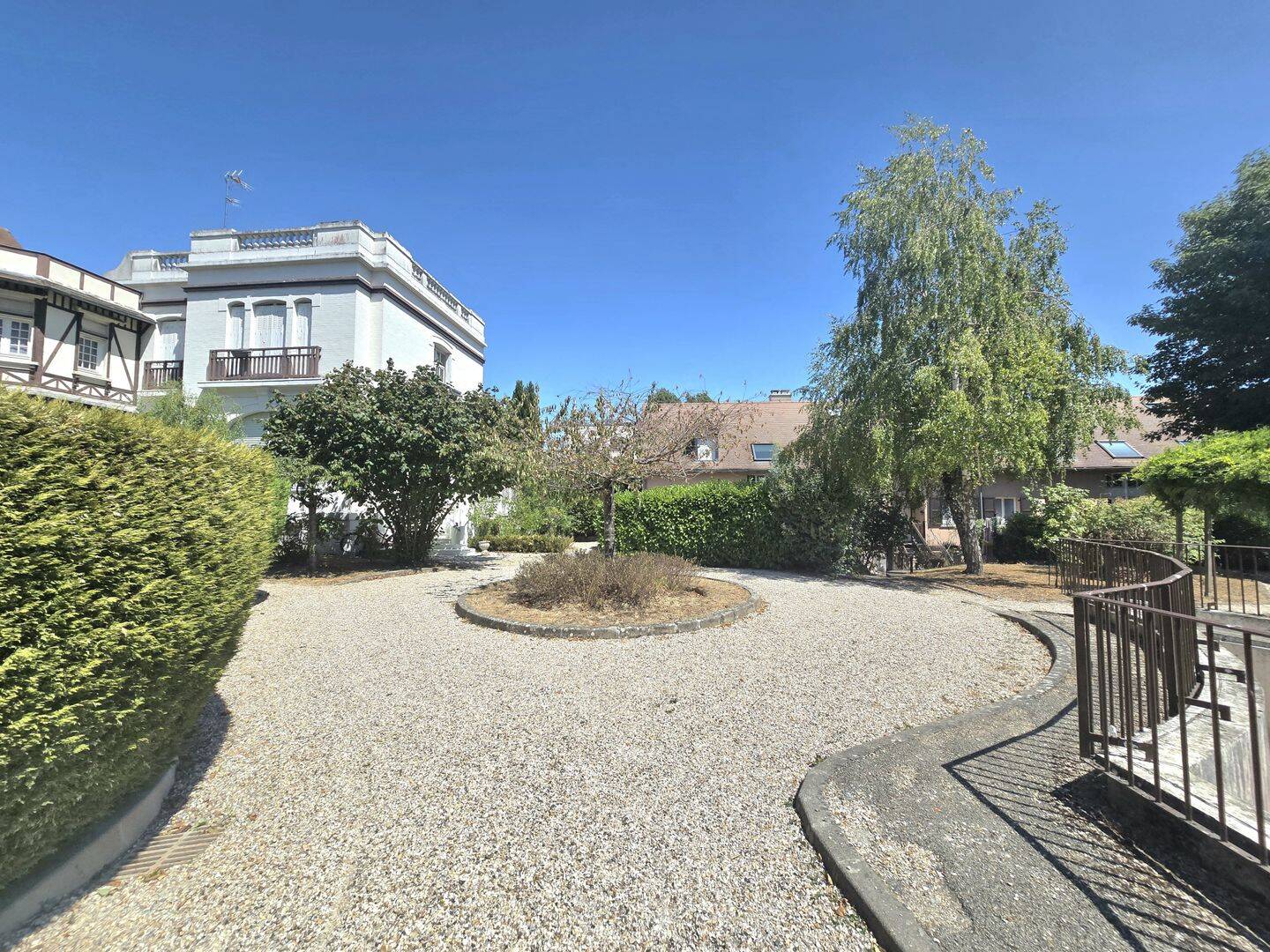 Maison 5 pièces 191 m² · à Ville-d'Avray · 191 m² · 850 000 €