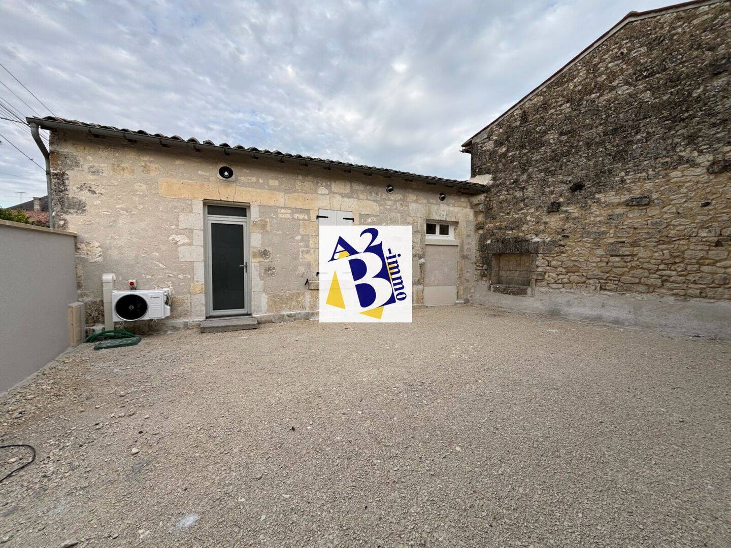 Maison 2 pièces 53 m² · à Châteaubernard · 52,6 m² · 790 €/mois