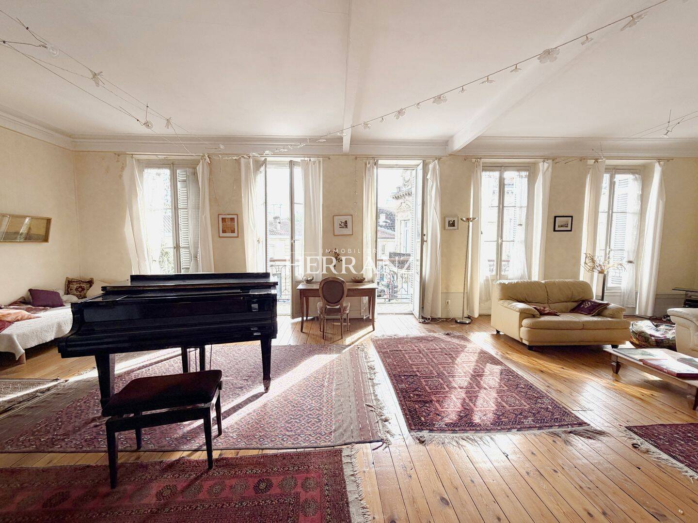 Maison 8 pièces 381 m² · à Bordeaux · 381 m² · 1 540 000 €