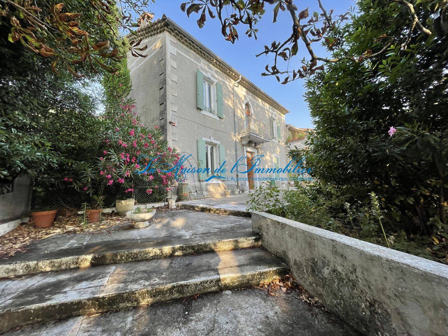 Maison 8 pièces 235 m² · à St Theodorit · 235 m² · 164 000 €