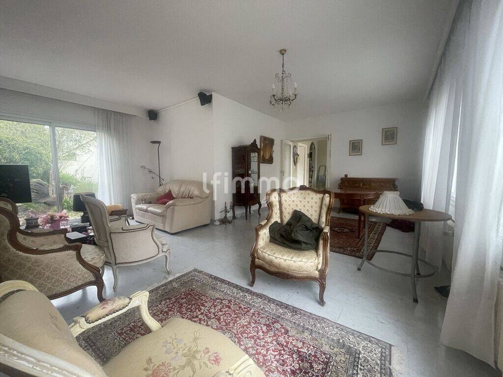 Maison 6 pièces 182 m² · à Beaune-la-Rolande · 182 m² · 200 000 €