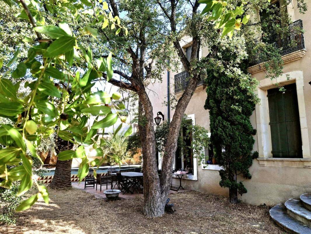 Maison 10 pièces 259 m² · à Servian · 259 m² · 646 000 €