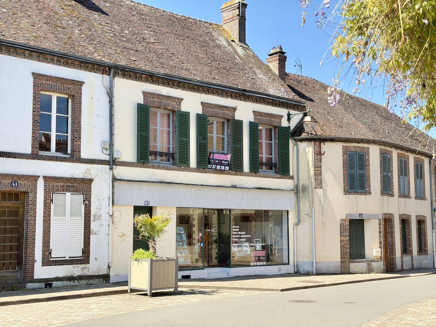 Maison 8 pièces 417 m² · à Senonches · 416,6 m² · 109 000 €