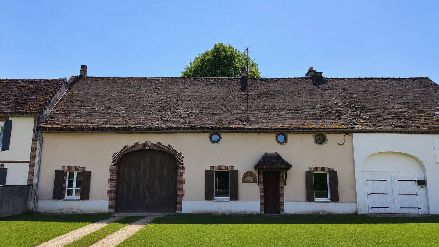 Maison 8 pièces 187 m² · à Villechétive · 187 m² · 146 500 €