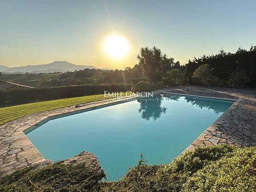 Maison à vendre 1 255 000 € 6 pièces 4 chambres 260 m² 4 880 m² de terrain Souraïde 64250