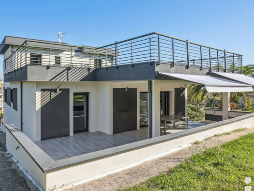 Maison à louer 2 500 € 6 pièces 4 chambres 289 m² 900 m² de terrain Sud Bassens 33530