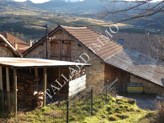 Maison à vendre 65 000 € 2 pièces 170 m² Bréziers 05190