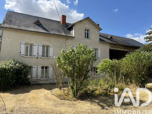 Maison à vendre 228 000 € 8 pièces 5 chambres 247 m² 2 589 m² de terrain Vendeuvre-du-Poitou 86380