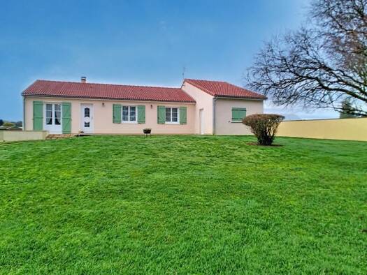 Maison à vendre 204 000 € 5 pièces 3 chambres 100 m² 2 500 m² de terrain Leignes-sur-Fontaine 86300