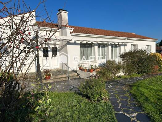 Maison à vendre 299 900 € 9 pièces 7 chambres 183 m² 1 545 m² de terrain Beauvoir-sur-Mer 85230