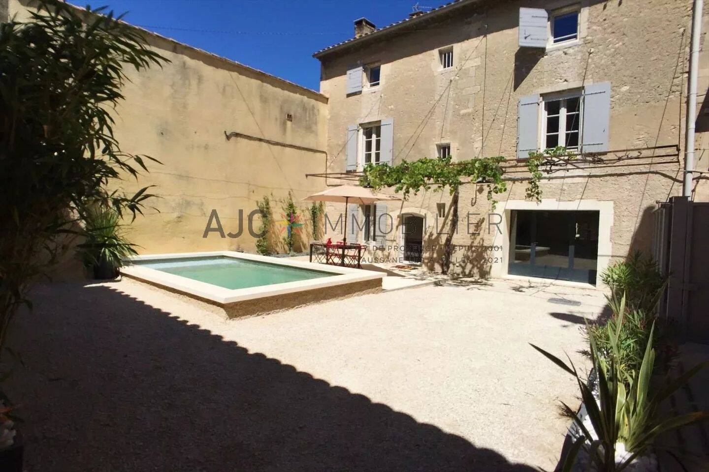 Maison 5 pièces 140 m² · à Saint-Rémy-de-Provence · 140 m² · 2 330 €/mois